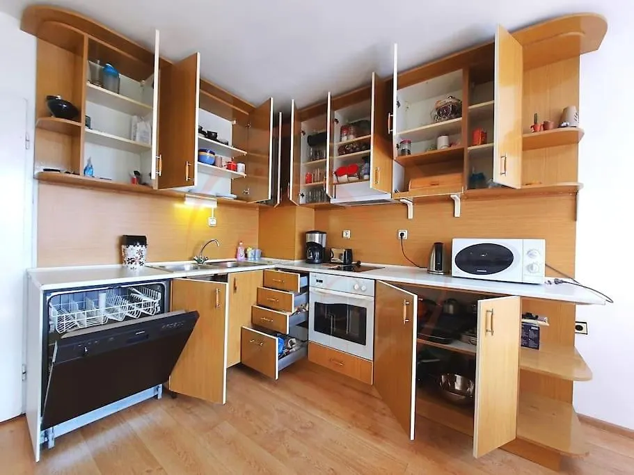 Familly And Friends In Varna Center Apartment